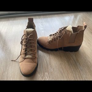 Eileen Fisher Winter Boots Size 9.5 with fur tongue and waterproof sole
